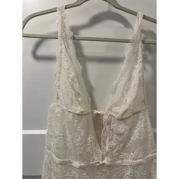 Victorias Secret White Lingerie Lace Garter Slip Bridal NWT M